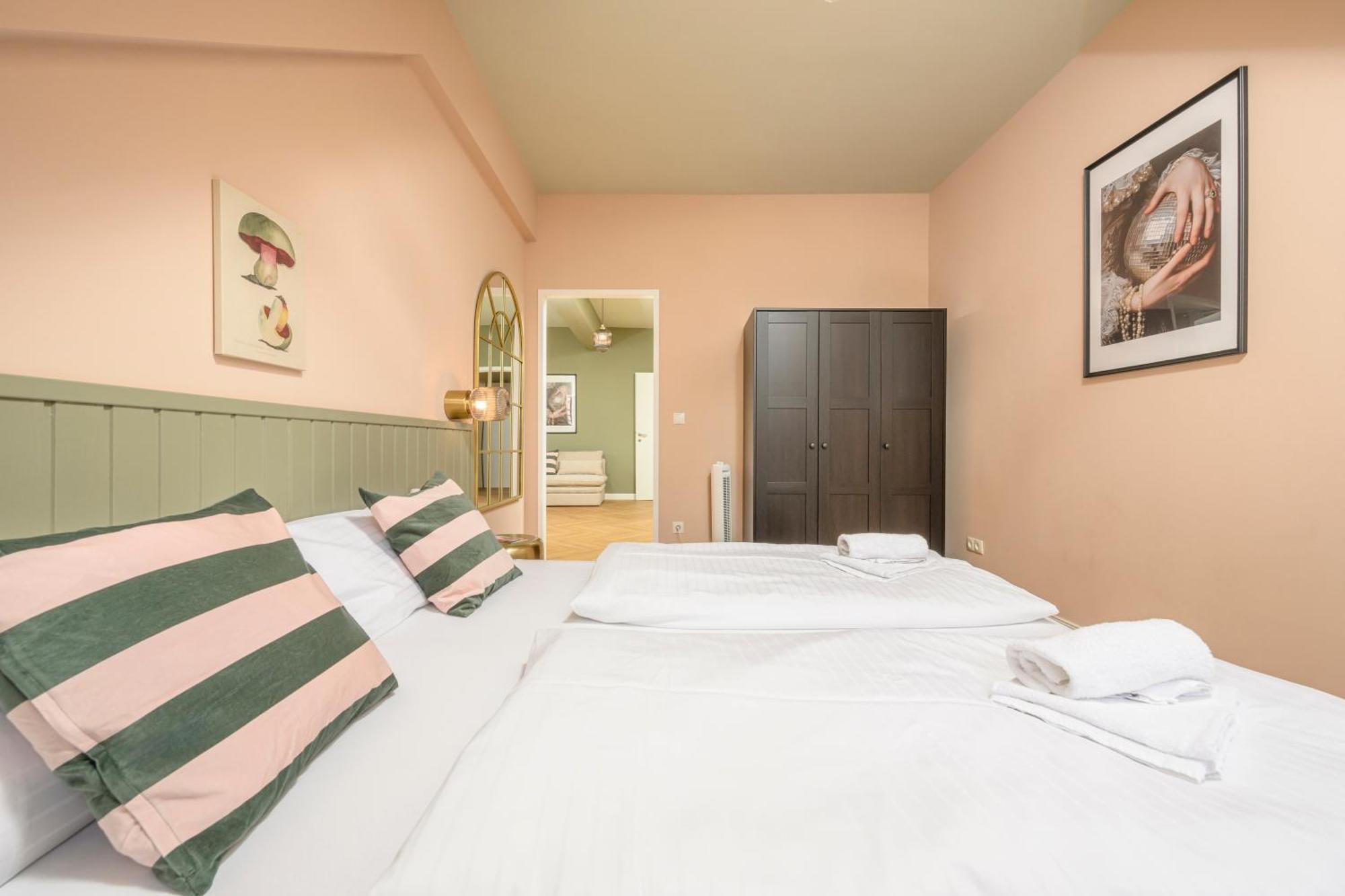 Palais Palffy Suits Wenen Buitenkant foto