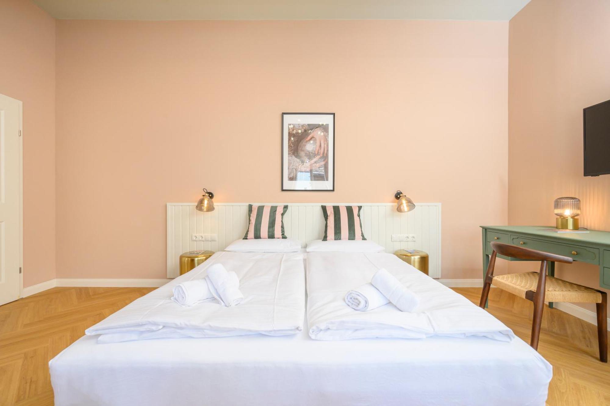 Palais Palffy Suits Wenen Buitenkant foto
